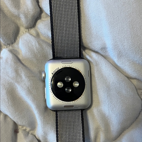 Silver Apple Series 3 Smartwatch and Multiple Bands - Picture 4 of 6